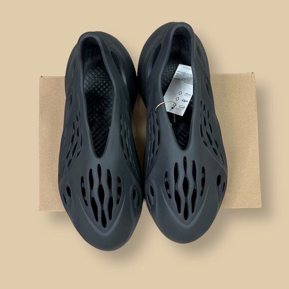 Vintage Y2K Adidas Yeezy Foam RNR Runners Mens 11 Onyx Black Shoes HP8730 - Picture 5 of 12